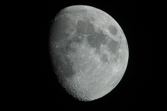 Mond über Dresden, 04.06.2017, 22:17 Uhr // Olympus OM-D E-M1 - 600 mm - f8.0 - ISO200 - 1/125 s